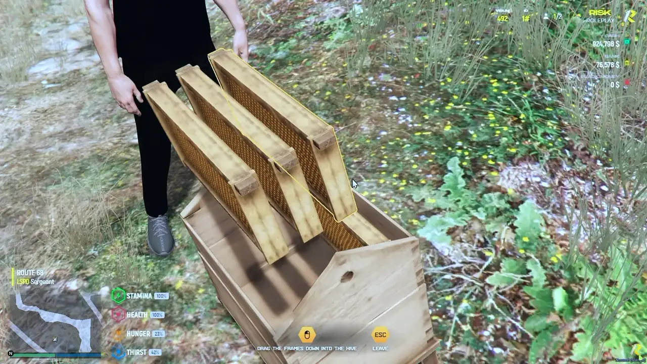 FiveM beekeeping script: dragging frames into the open beehive